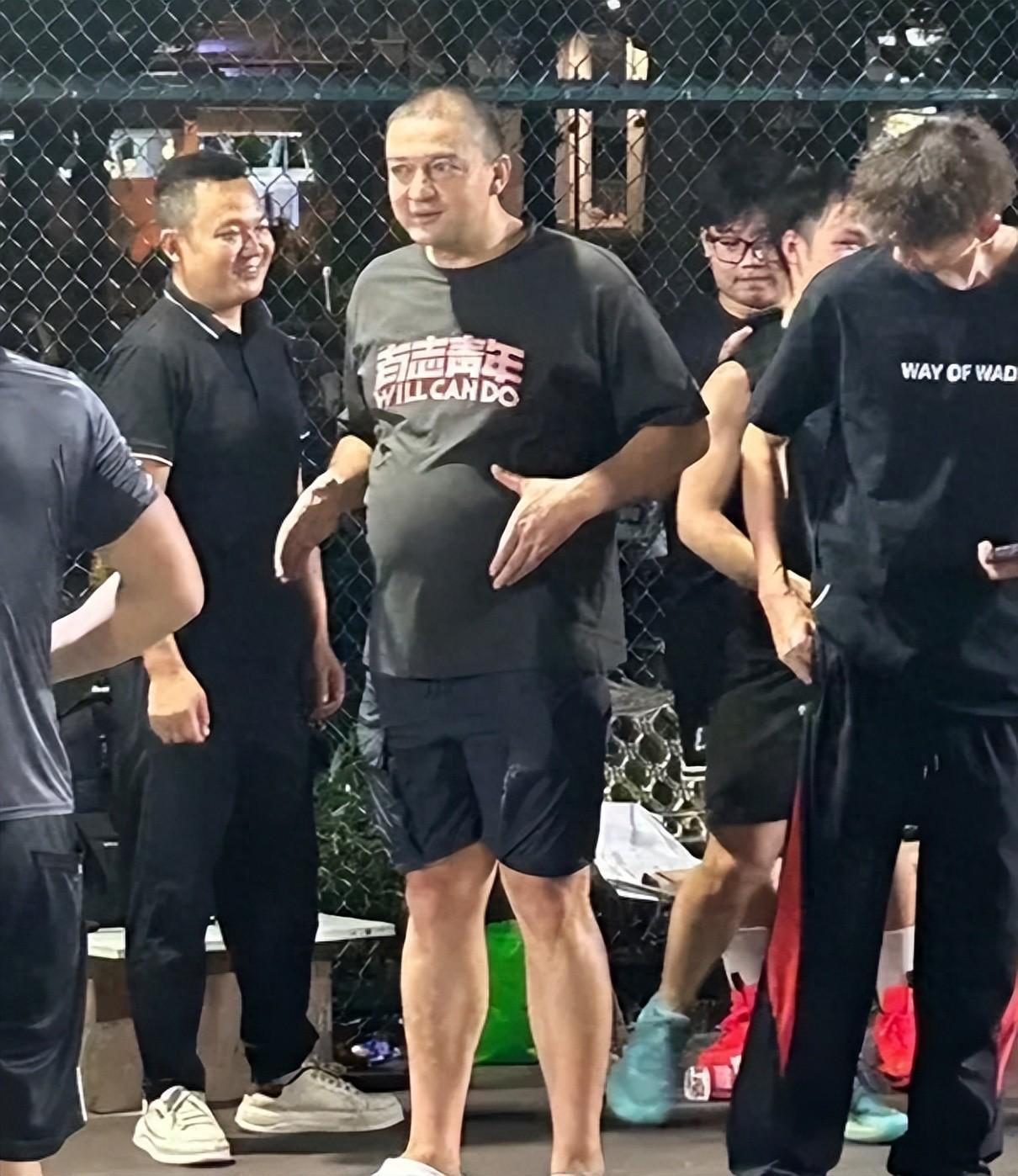 西热力江近况:34岁大腹便便,辞掉主教练,转型成功,老婆太美了